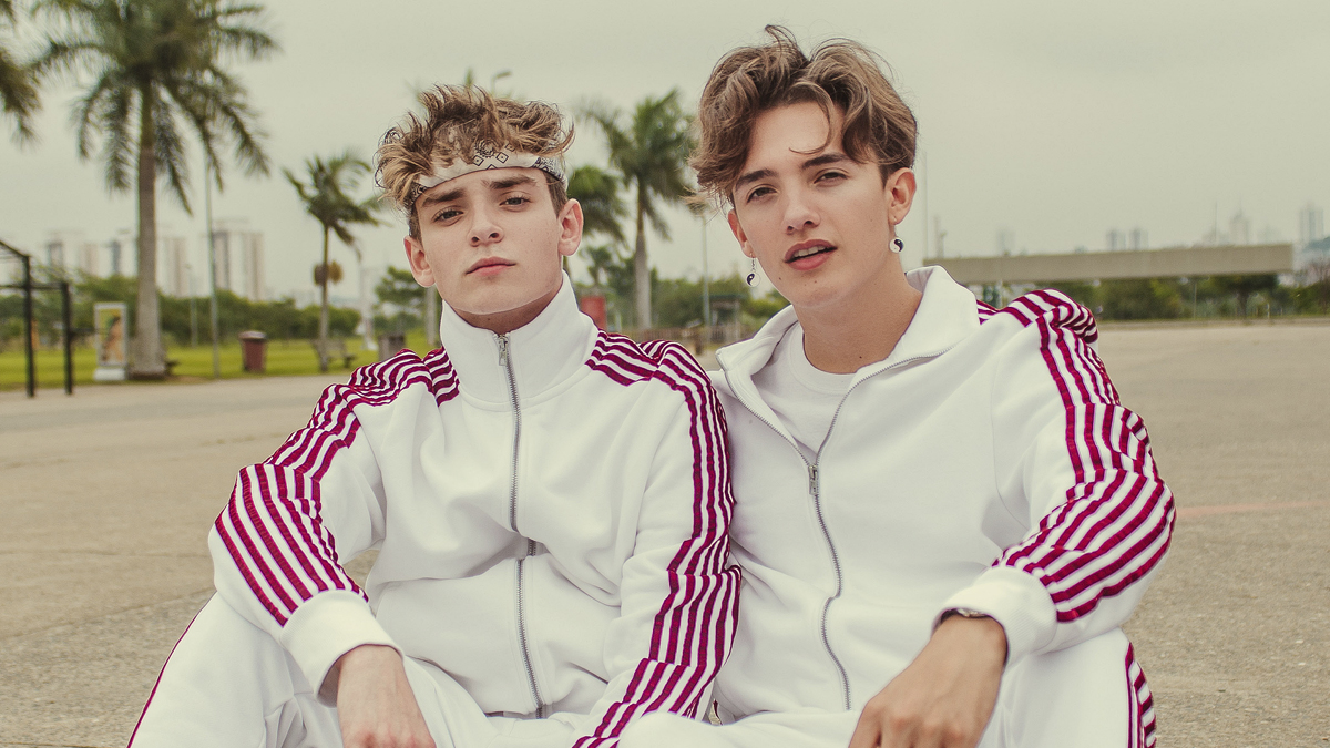 Now United: O Noah Urrea elogiando os olhos do Josh Beauchamp é tudo que você precisa ver hoje