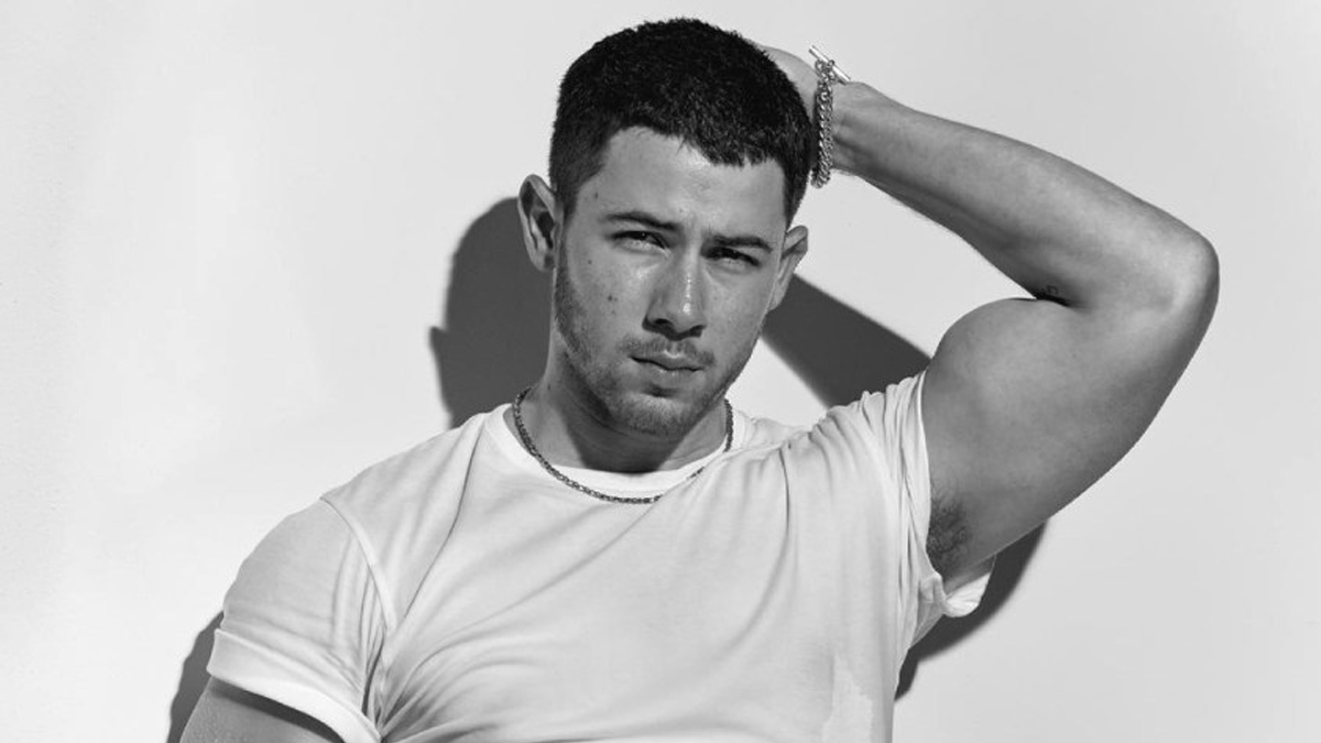 Nick Jonas vai parar no hospital após se machucar em set de gravação, diz site
