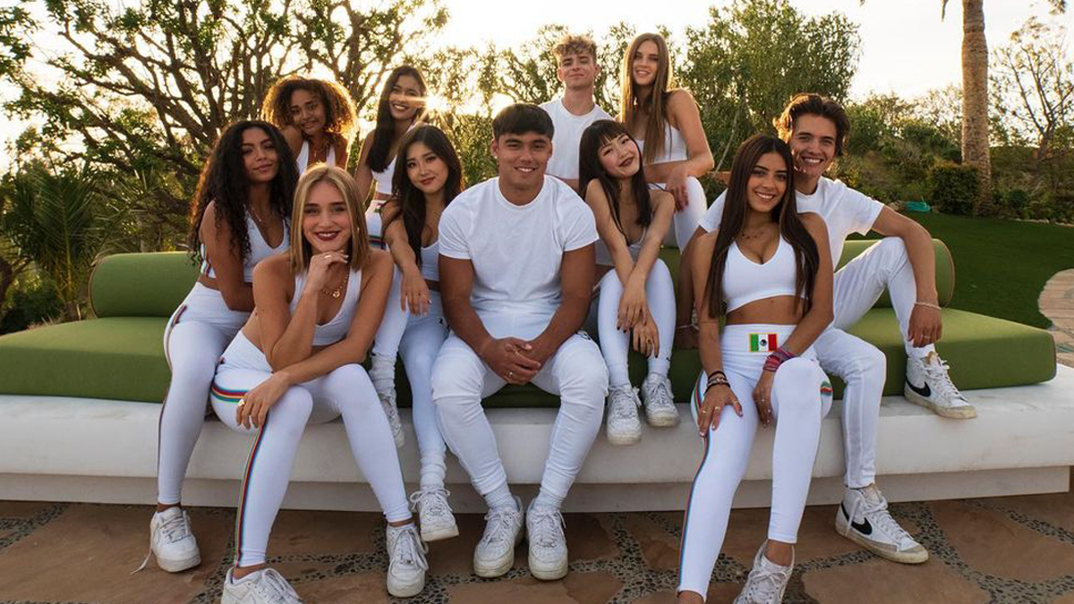 Fãs desconfiam que alguns membros do Now United já estão em Abu Dhabi para reencontro após vídeos