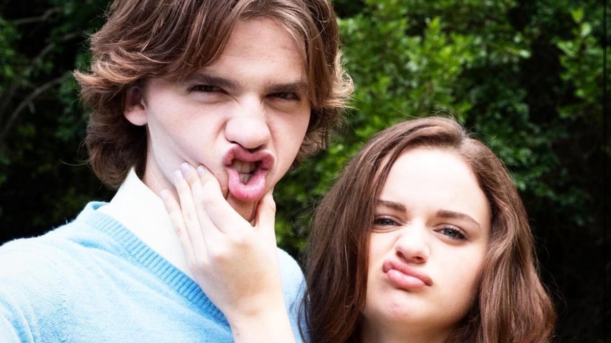 A Barraca do Beijo: Joey King e Joel Courtney celebram aniversário de Elle e Lee do jeito mais fofo