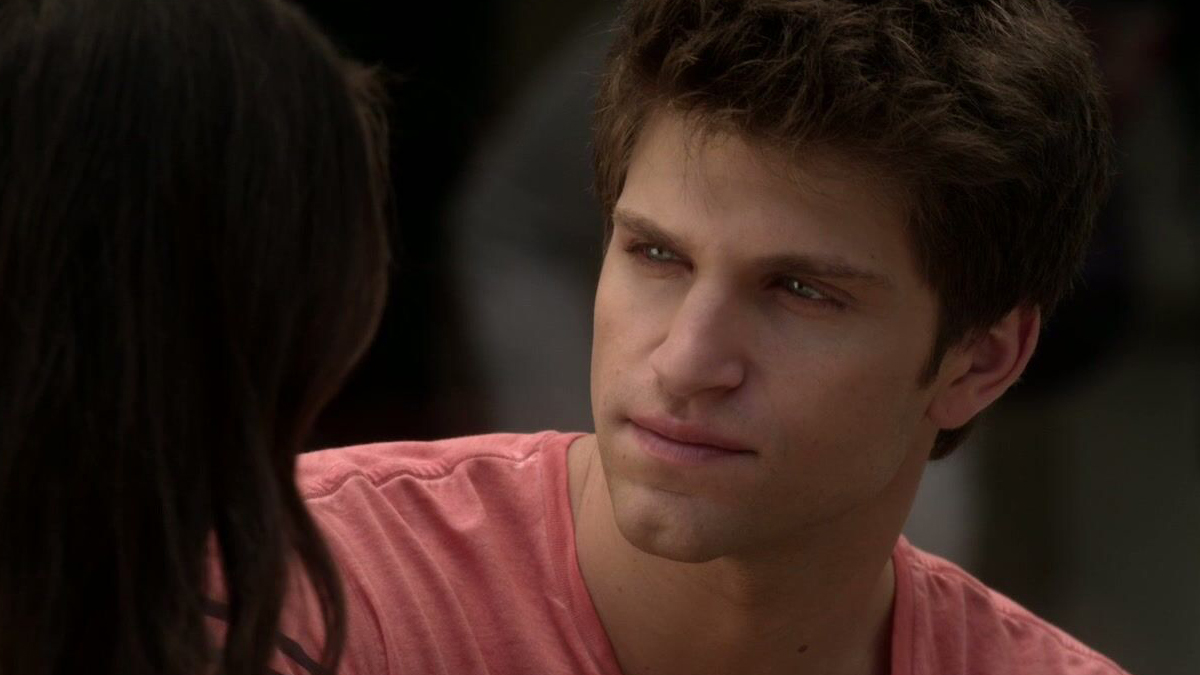 Pretty Little Liars: Keegan Allen explica o motivo de Toby não ter morrido como nos livros