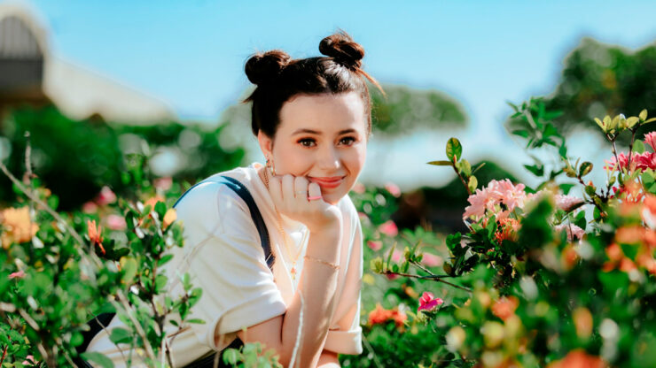 Bia Jordão dá detalhes sobre seu primeiro álbum: "Tenho amado me expressar através da música, porque sou uma pessoa mais reservada"