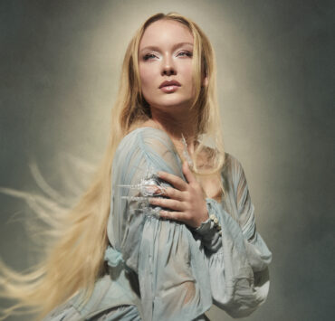 Zara Larsson lança seu novo álbum, Venus