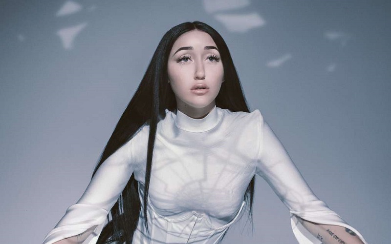 Noah Cyrus canta sobre superação e diz que tudo vai ficar bem em ‘I Got So High That I Saw Jesus’